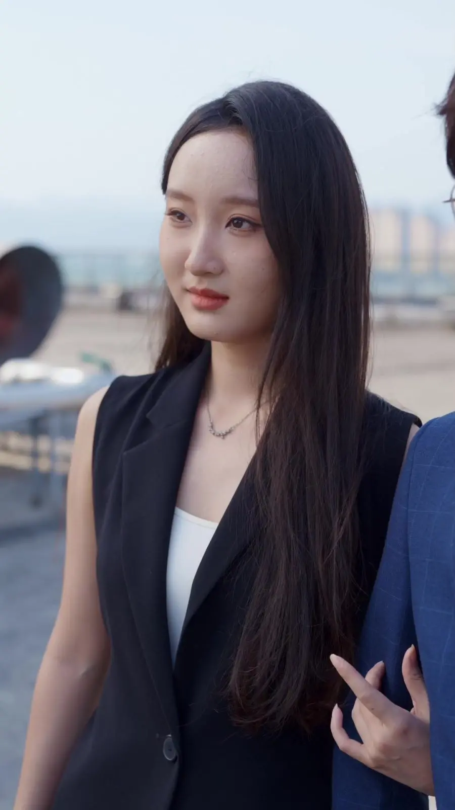 《落入她掌中》影评：一部让你心跳加速的恋爱喜剧，找寻希望的甜蜜陷阱！